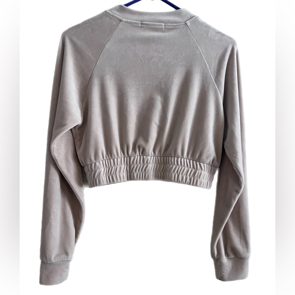 Charlotte Russe Cream Velour Cropped Zip Up Sweater - Picture 4 of 10